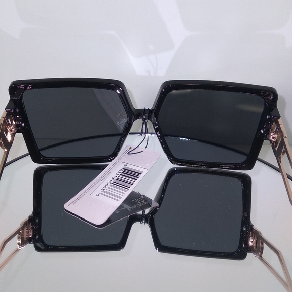 Black And Gold Oversized Square Sunglasses - Picture 7 of 7
